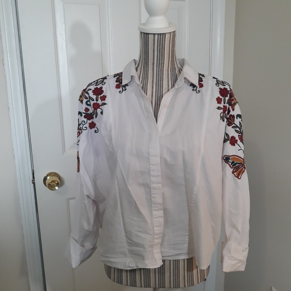 Zara Trafuluc Collection, Embroidered shoulder cropped button down shirt